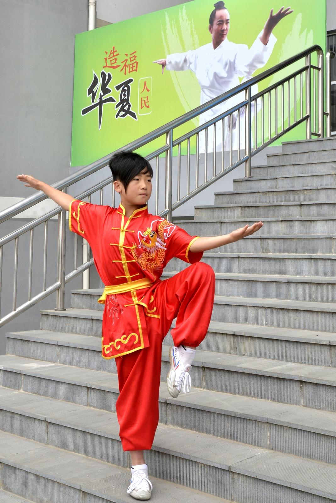 上海剑士会刀友赏玩论坛：名剑争艳，武术大师惊艳表演