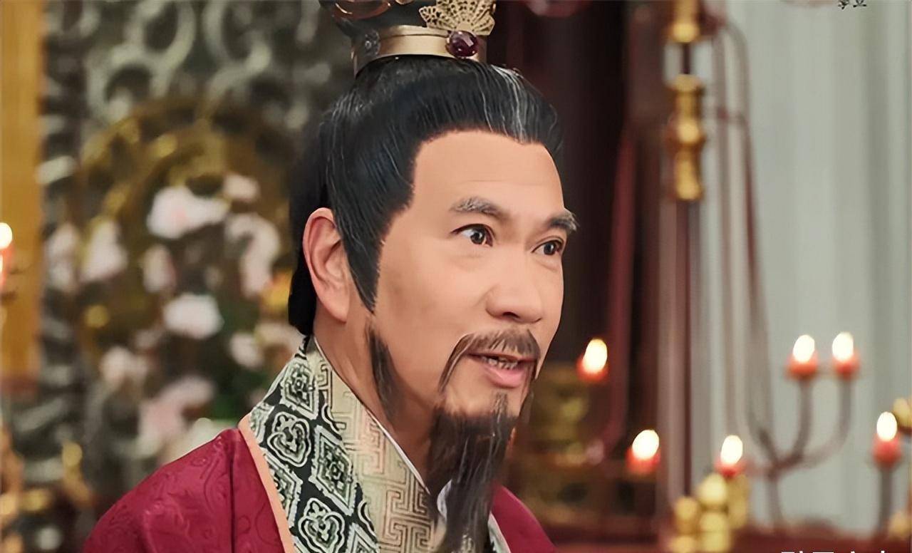 被惩罚带上狗链圈-学校惩罚新风向:别让学生戴上狗链,教育不是羞辱