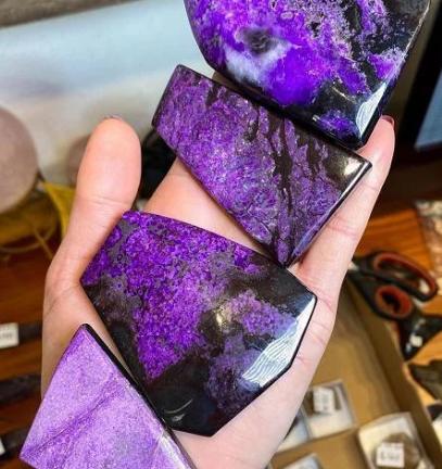诅咒之地翡翠宝箱_诅咒宝箱翡翠能开出地狱钥匙吗_诅咒之地翡翠宝箱能开出什么