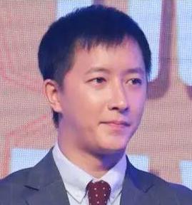男性正常发际线高度_男人发际线多高算正常_正常发际线高度男生