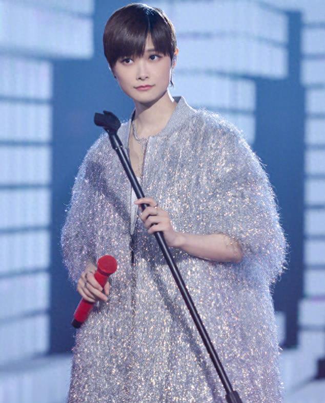 李宇春发型2021_李宇春似火年华发型_李宇春造型