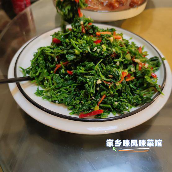 爸爸的炸鸡店中文版-爸爸的炸鸡店：香气扑鼻的美食殿堂，家的温暖延伸