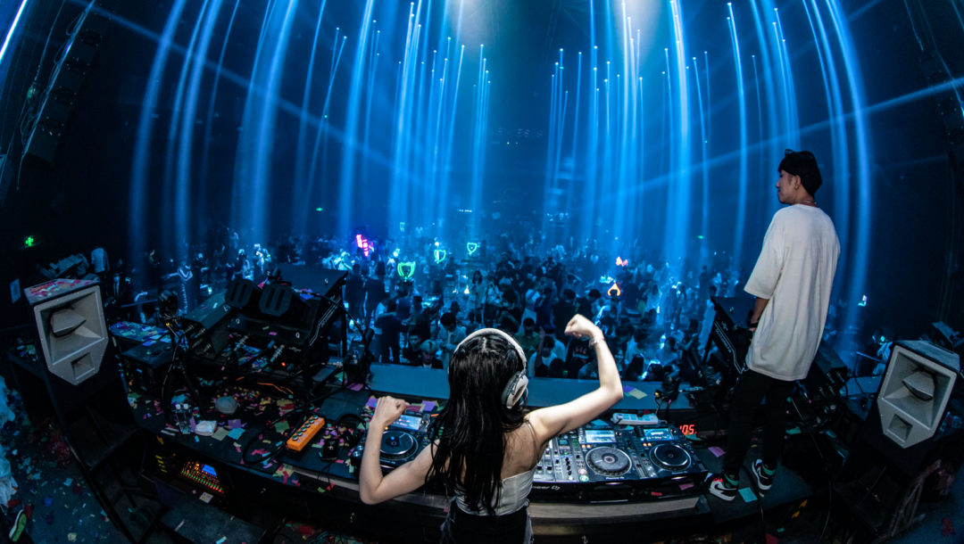 学多dj久需要多长时间-学 DJ 并非一蹴而就，需掌握技巧、积累经验